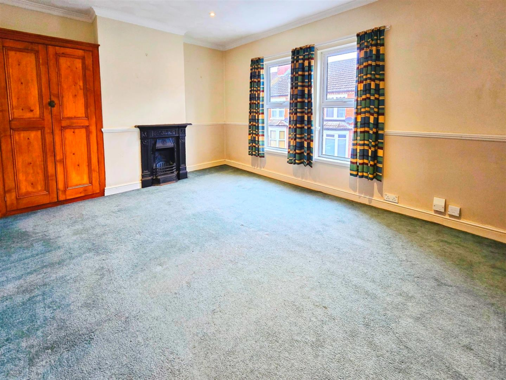 Queen-Street-Rushden-Terrace-home-best-estate-agen