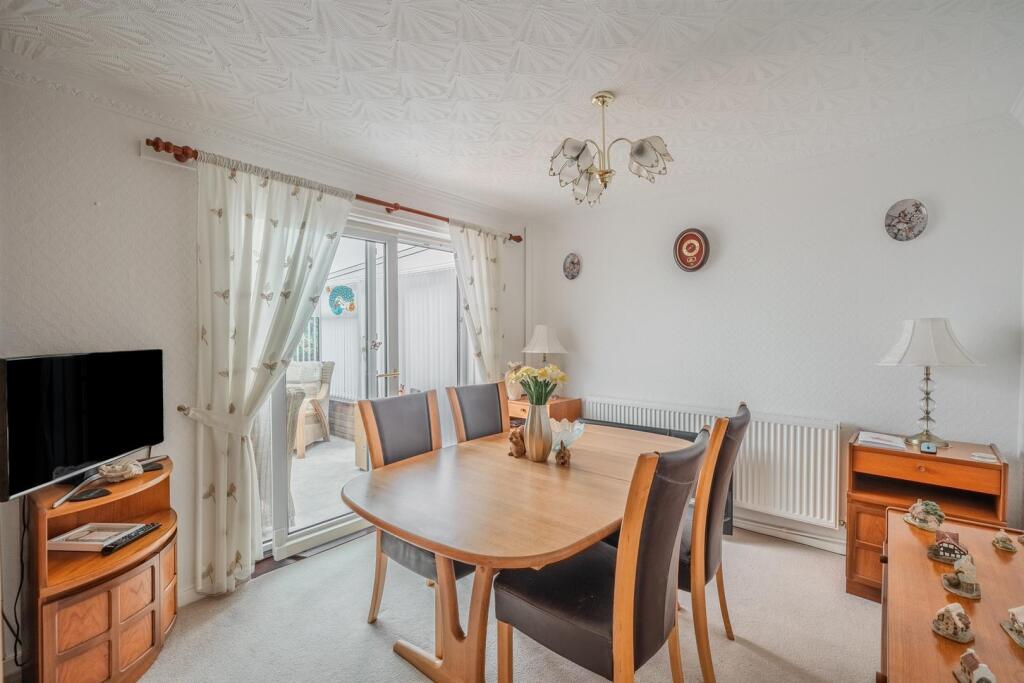 7 Chester Close-13.jpg