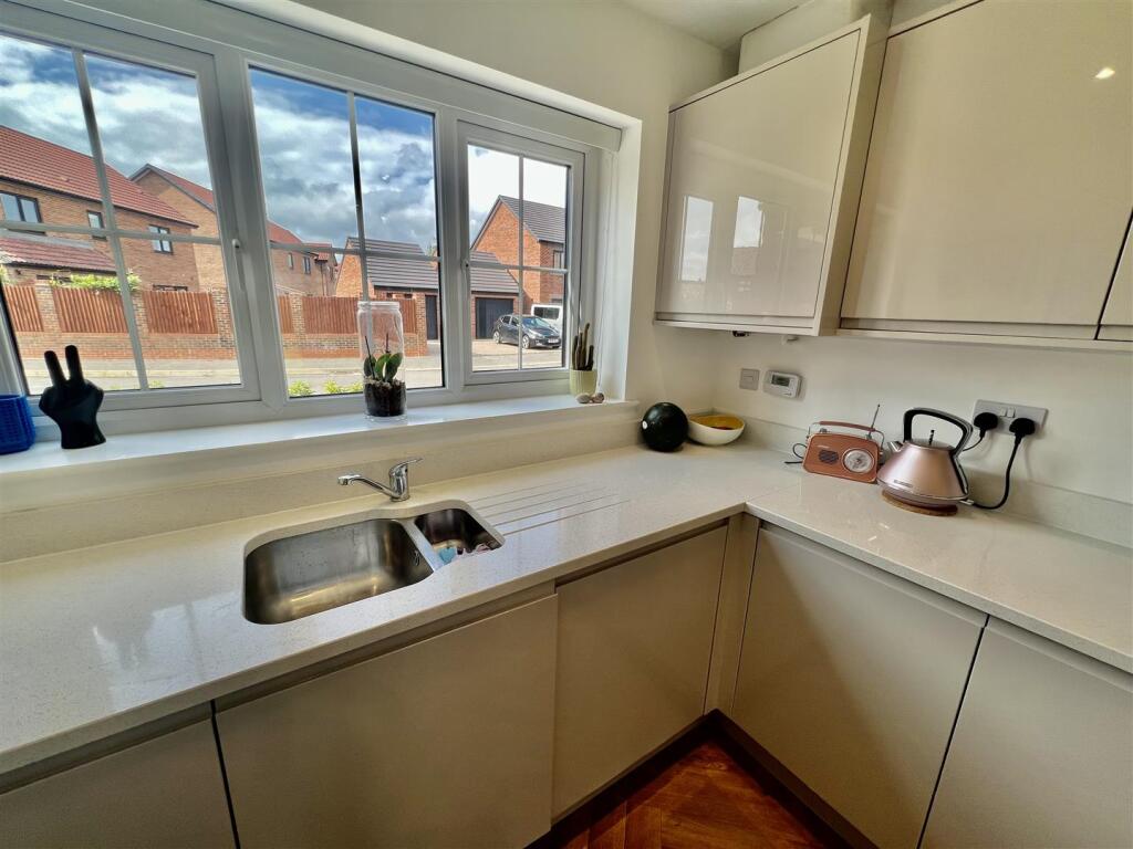 KITCHEN/DINER/PLAYROOM