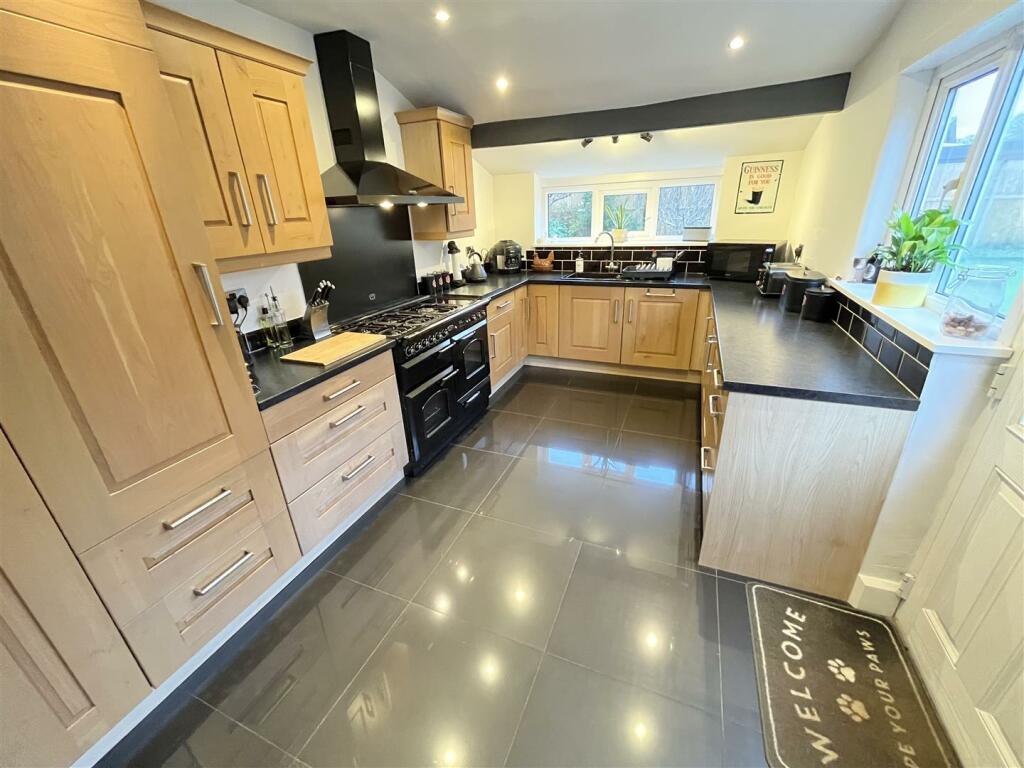 Dining Kitchen Aspect 3