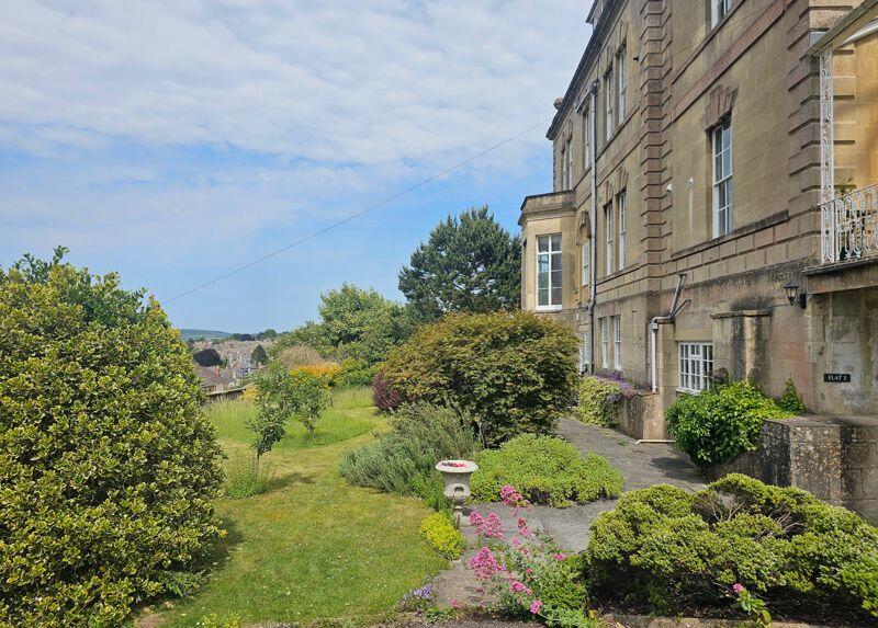 Rear communal garden