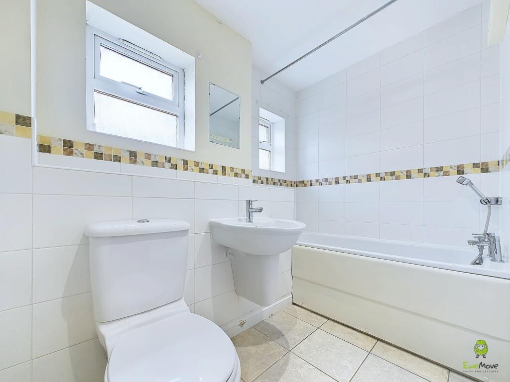 CAM03418G0-PR0145-STILL002