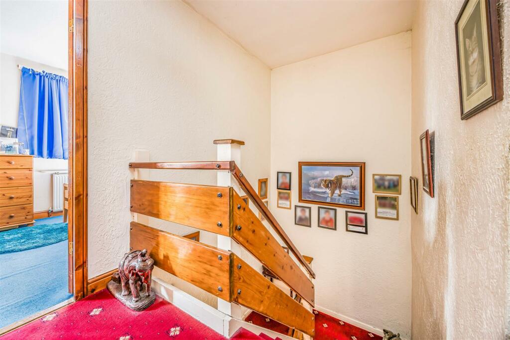 8 Sullivan Way, Purbrook-Small-PorticoMarketing-OH