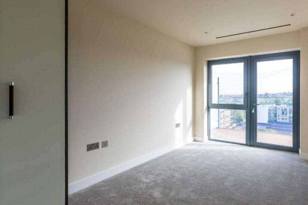 Bedroom 2.JPG