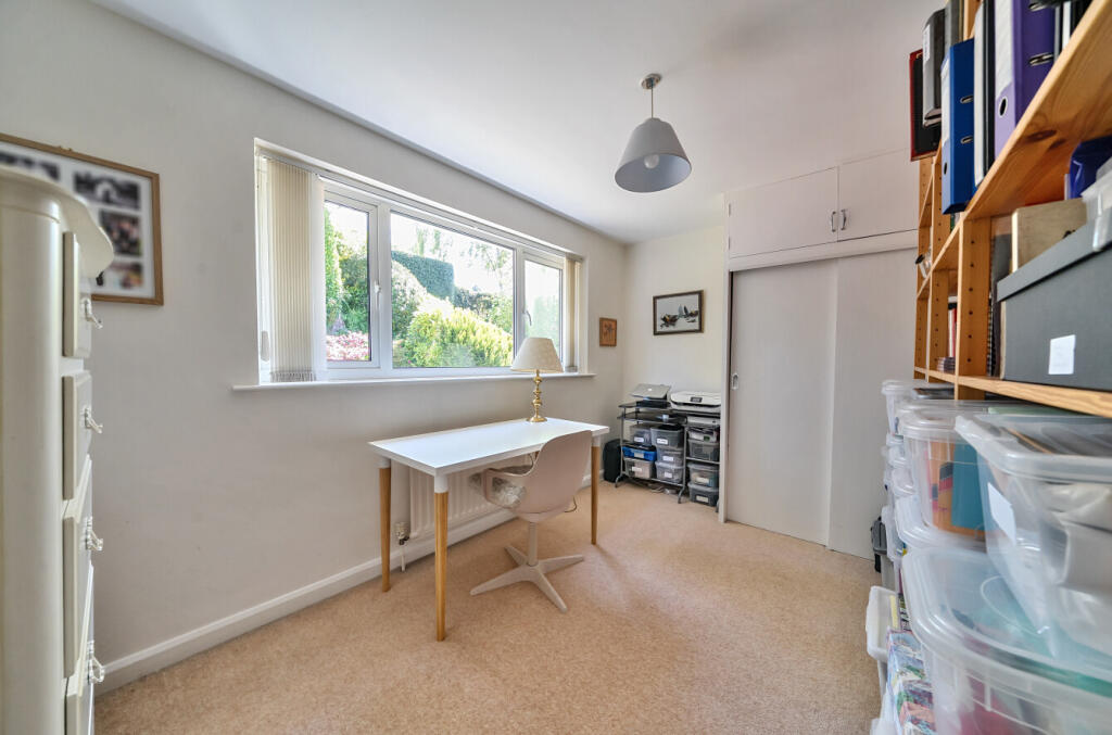 1298401-9-682de9b...