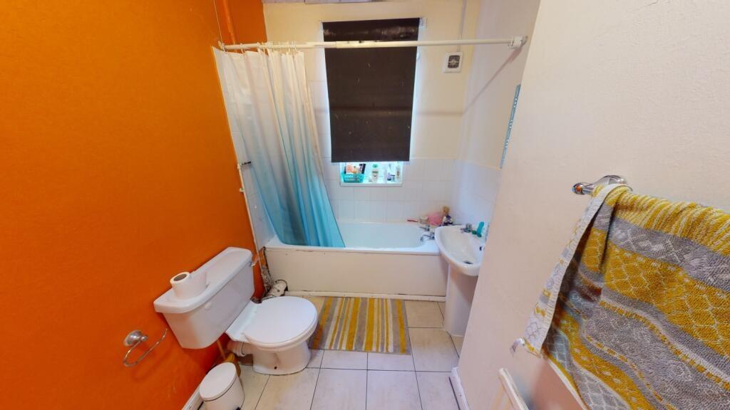 A bright and inviting bathroom suite featuring ...