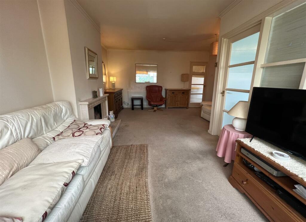 Living Room B.JPG