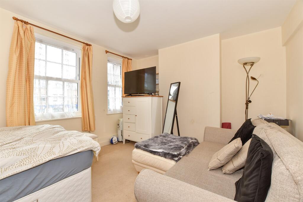 Lounge/Bedroom