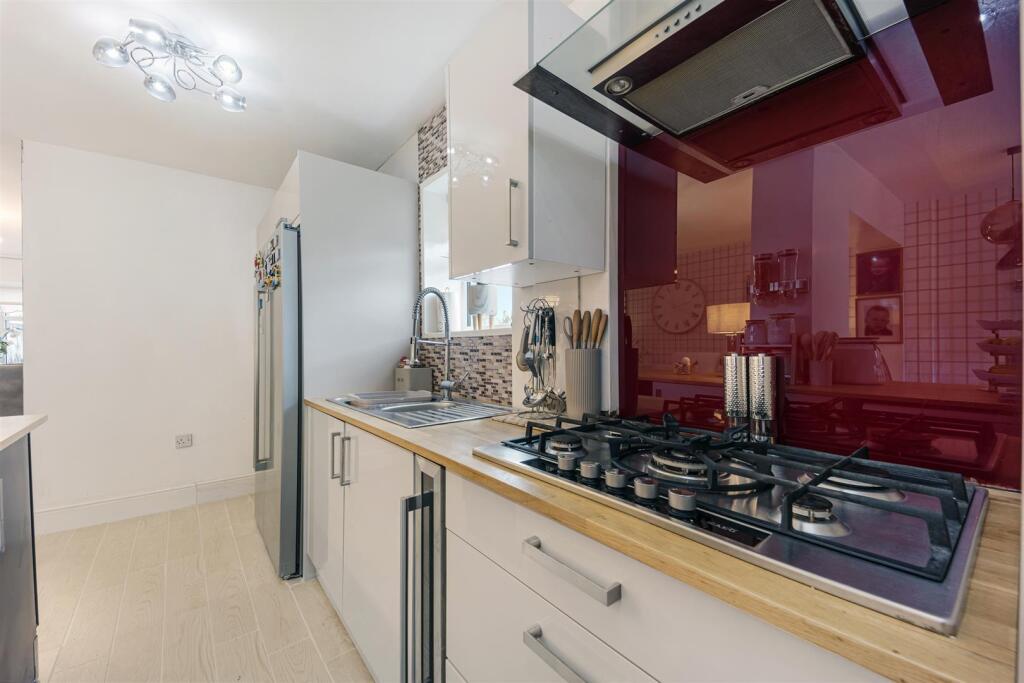 1 Thorndyke Close-27.jpg