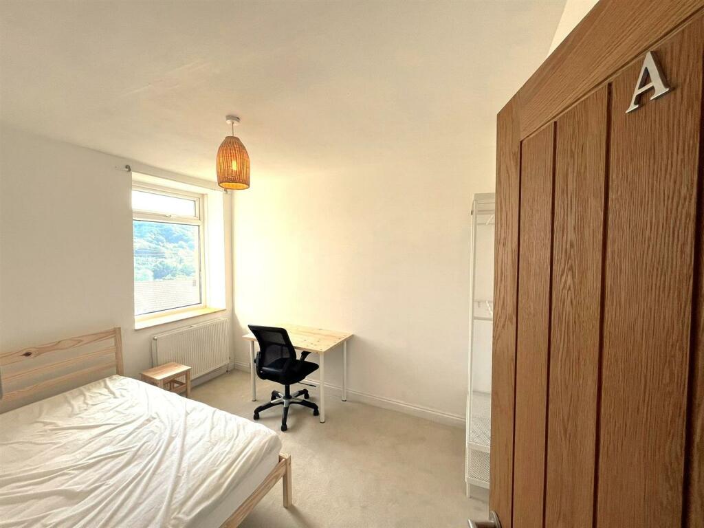 Bedroom A.jpeg