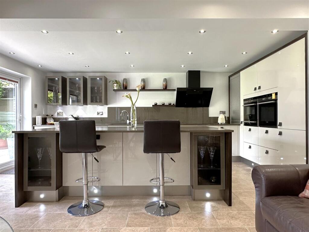 Fabulous Breakfast Kitchen 570