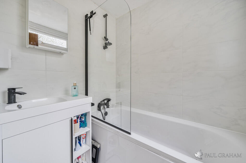 d5cdda3b-aa00-40e...