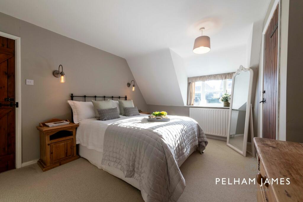 Principal Bedroom, Floral Cottage, Glapthorn