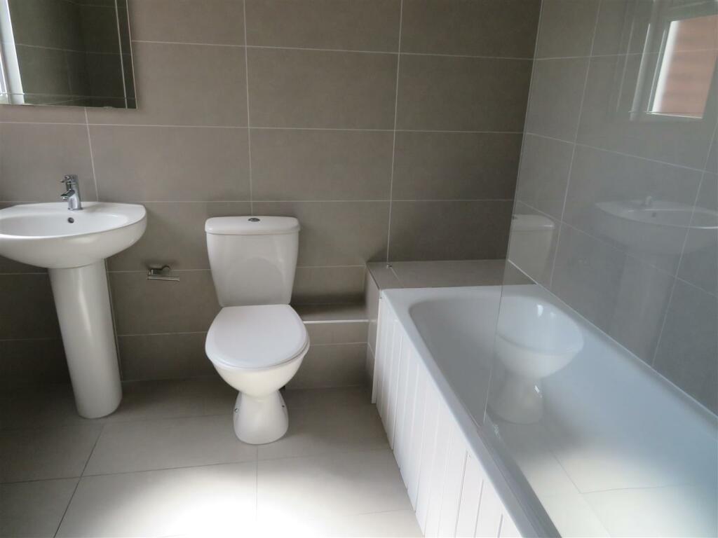 35 Lawson Bath.JPG