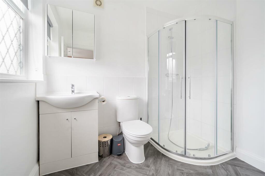 En-Suite 1.jpg