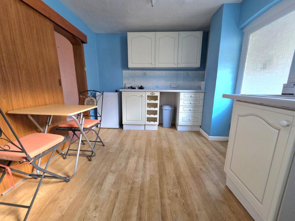 Kitchen/B&#39;fast Room