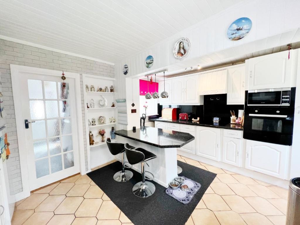 Kitchen 3.jpg