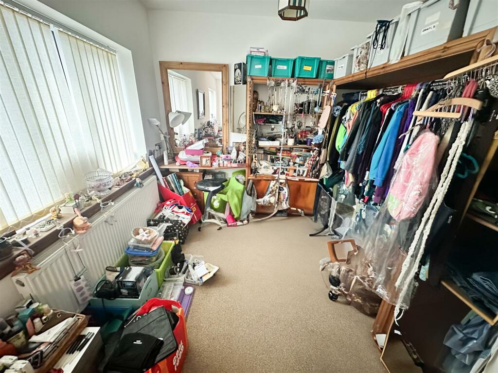 Dressing Room / Fifth Bedroom