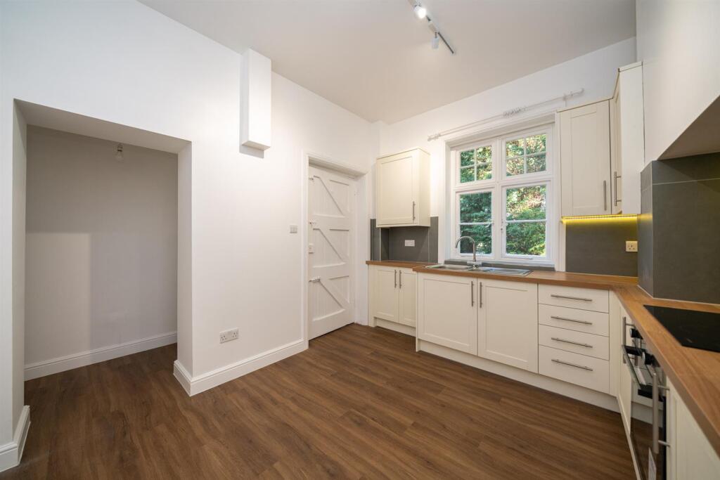 Golden-Parsonage-Lodge-8624 - kitchen 1.jpg