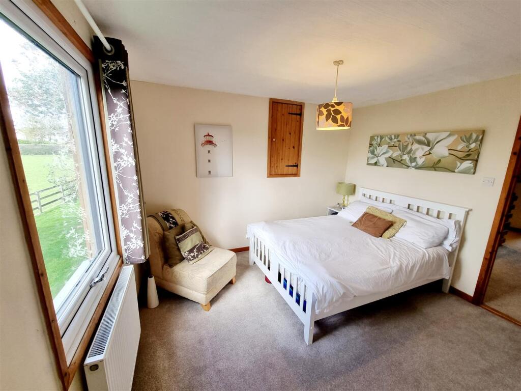 Bed 2.jpg