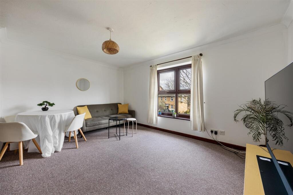 Verbena Close, E16