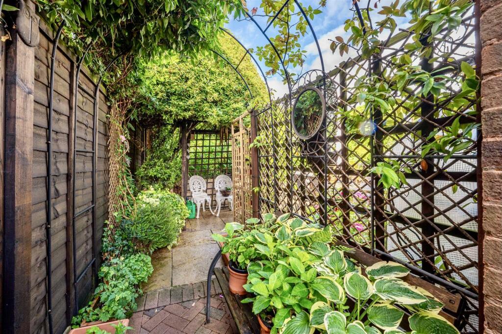 Side Passageway
