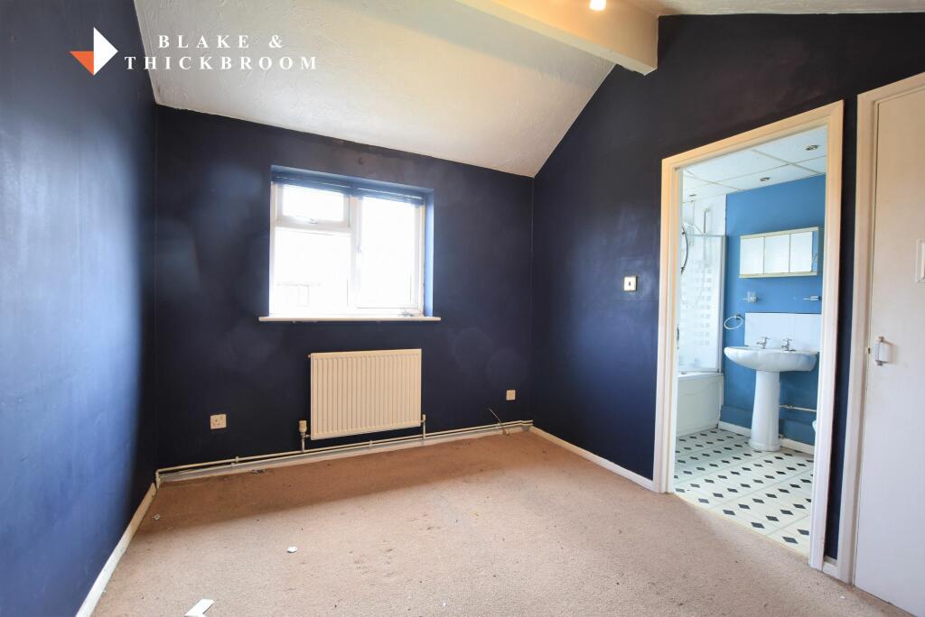 FIRST FLOOR BEDROOM