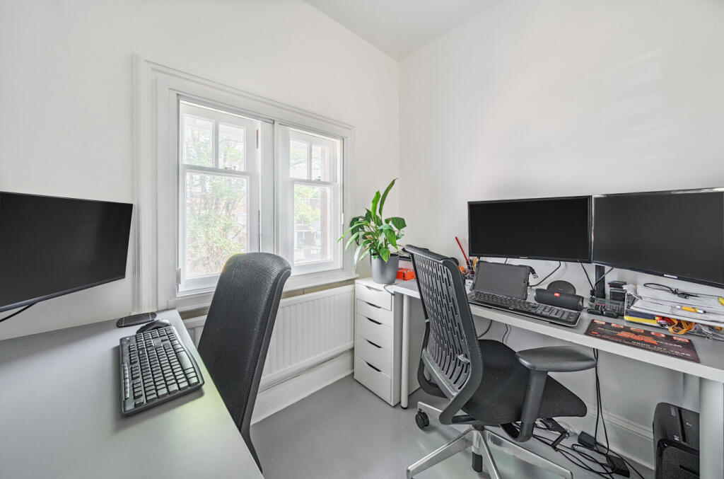 1301755-12-683d58...