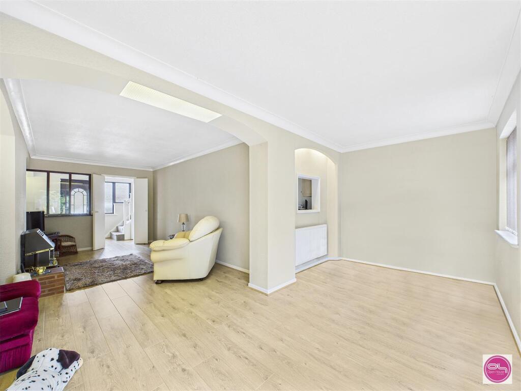 Ashleigh Drive (11).jpg