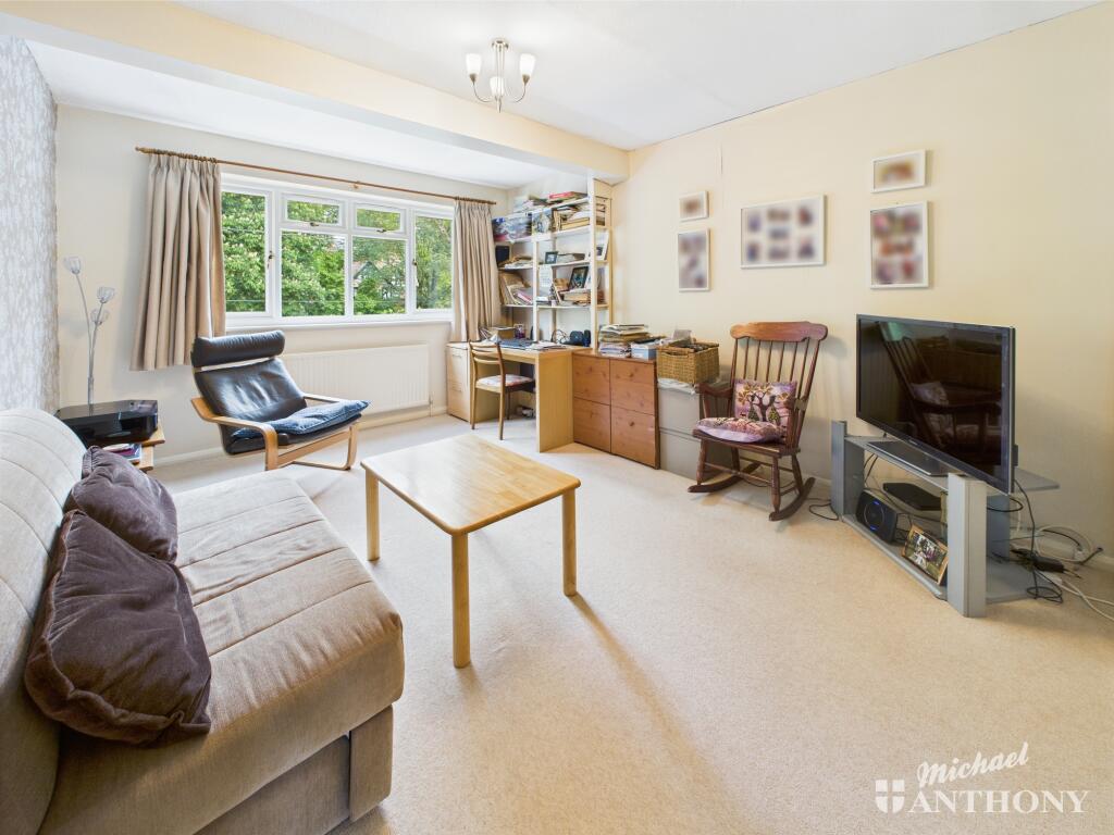 CAM02773G0-PR0304-STILL023