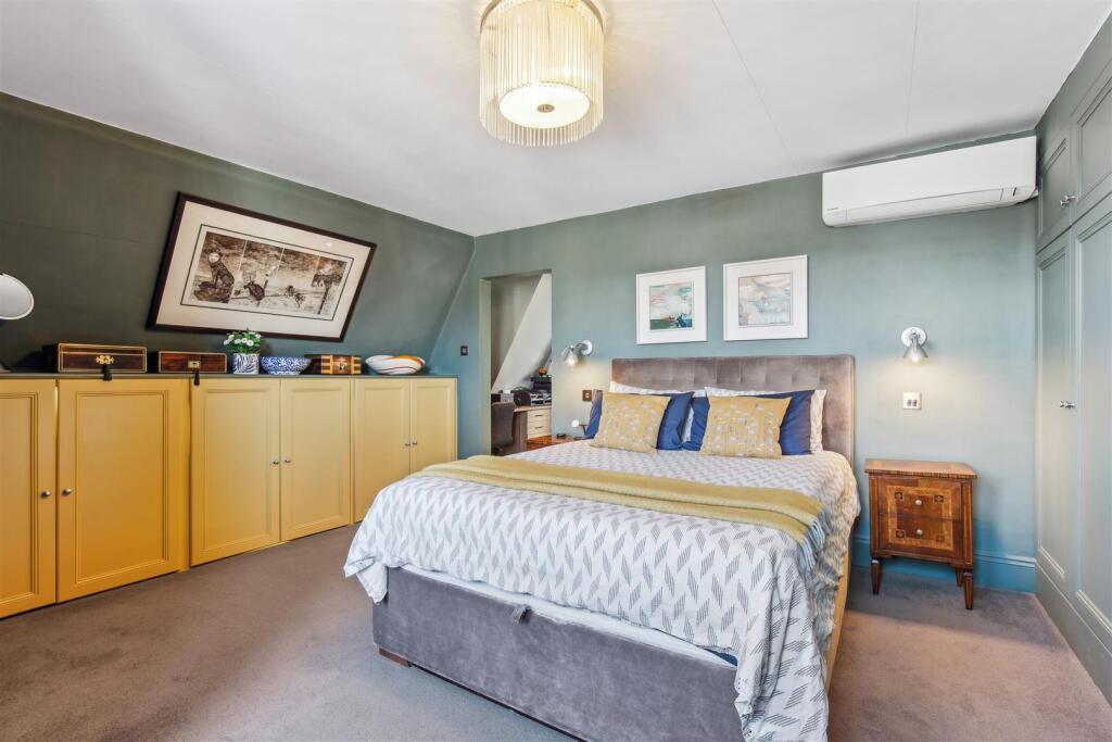 FOR SALE - Homefield Road, W4