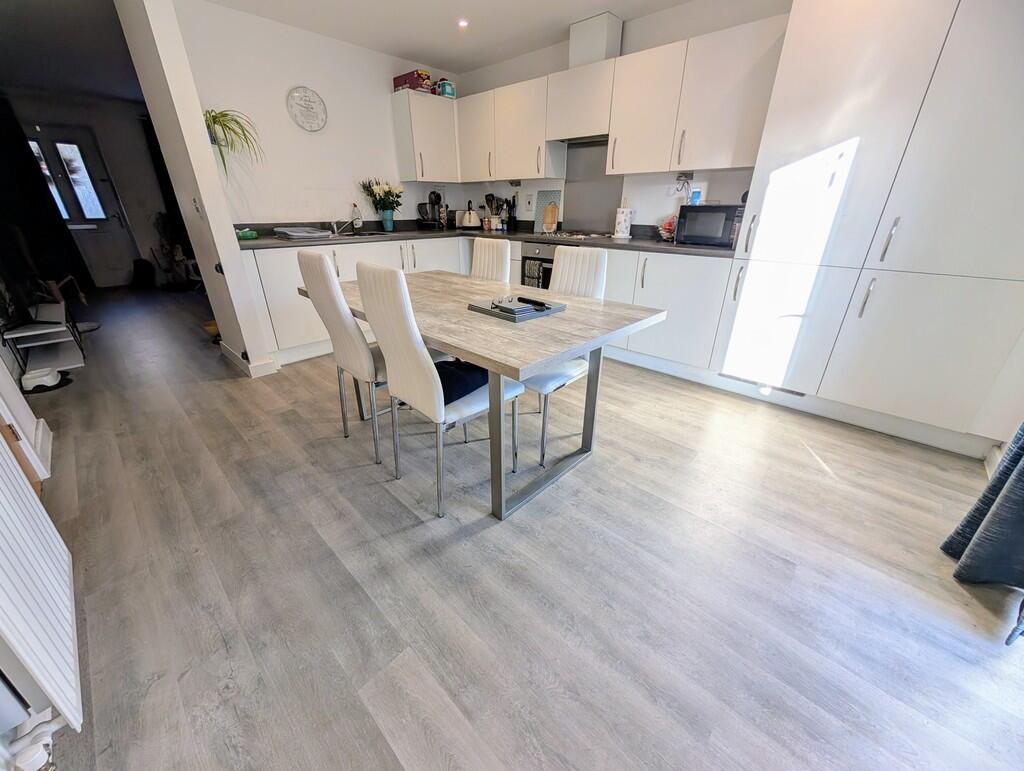 PXL_20251125_0949...