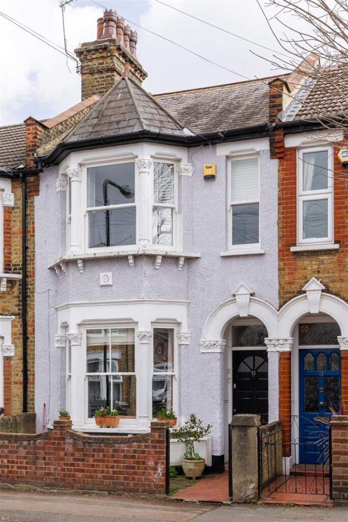 Pembar Avenue E17