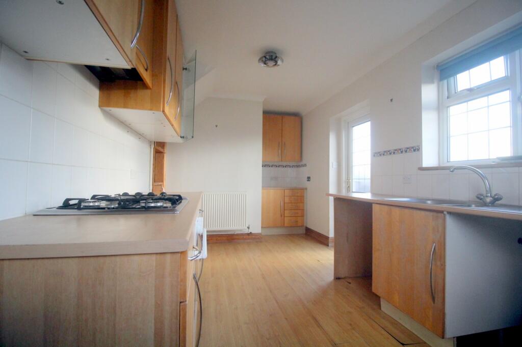 Fitted kitchen leadi