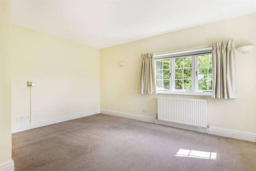 Bedroom 1.jpg
