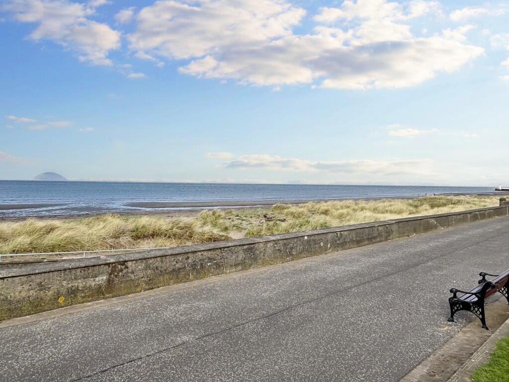 Beach, 2 min walk 