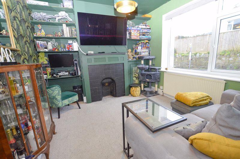 SNUG ROOM OR BEDROOM 3