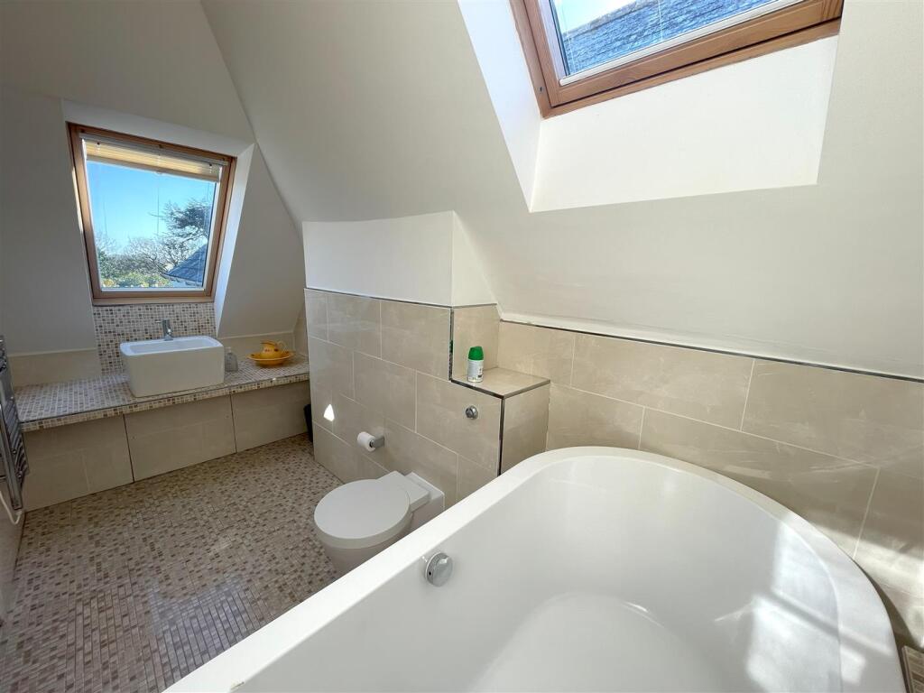 ensuite 2.jpg