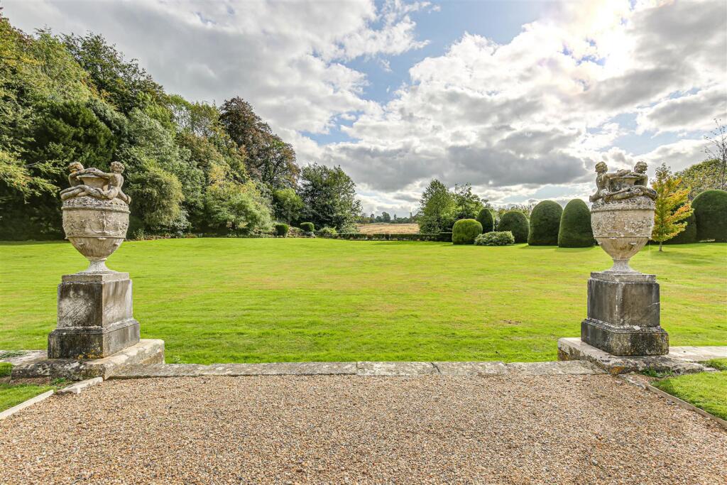 Brasted Place Garden (2) October 2023.jpg