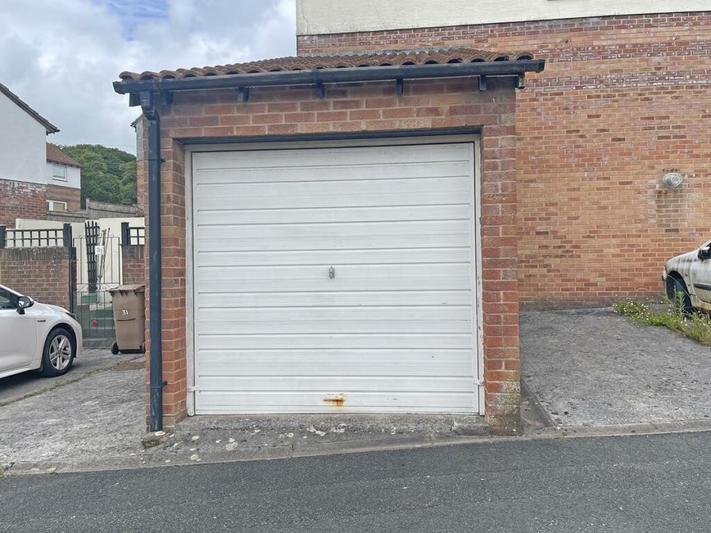 Newbury Close 31 Garage.jpg