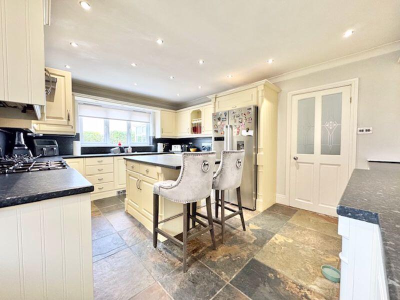 Kitchen breakfast room