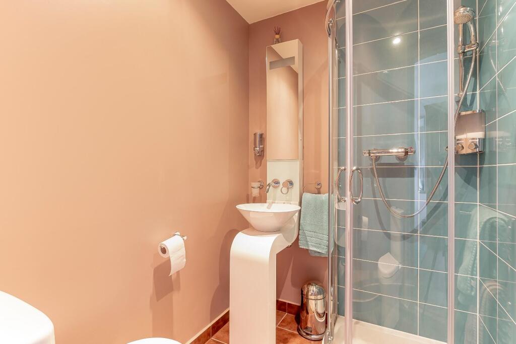 Bedroom 2 Ensuite.jpg