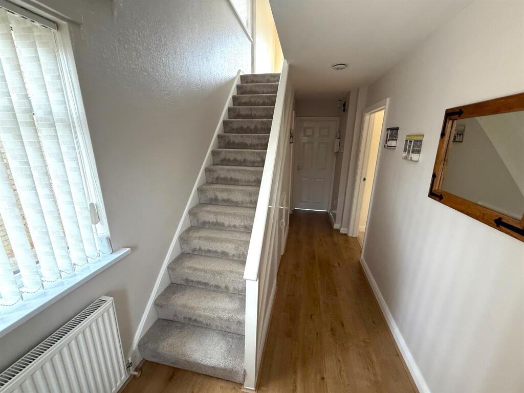Hallway 2.jpg