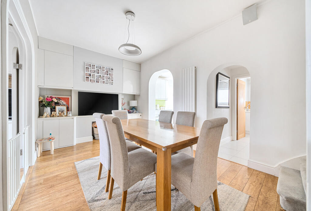 1343173-8-68a6547...