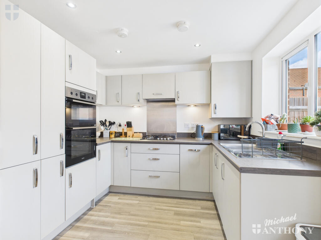 CAM03218G0-PR0721-STILL014