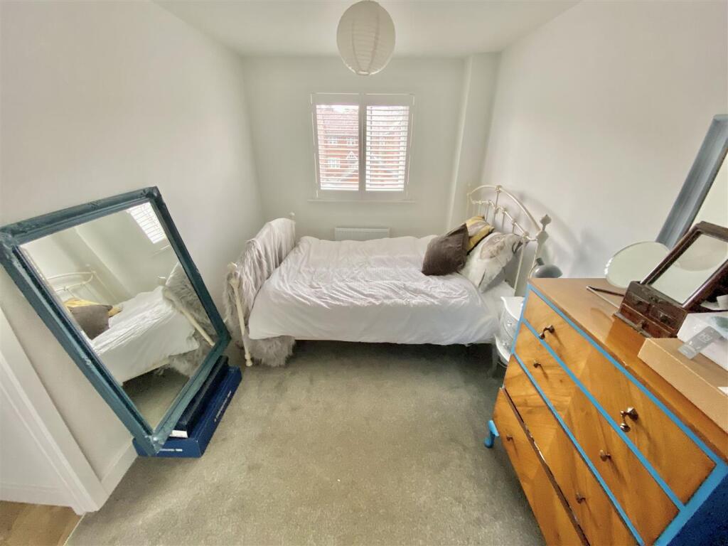 BEDROOM 2