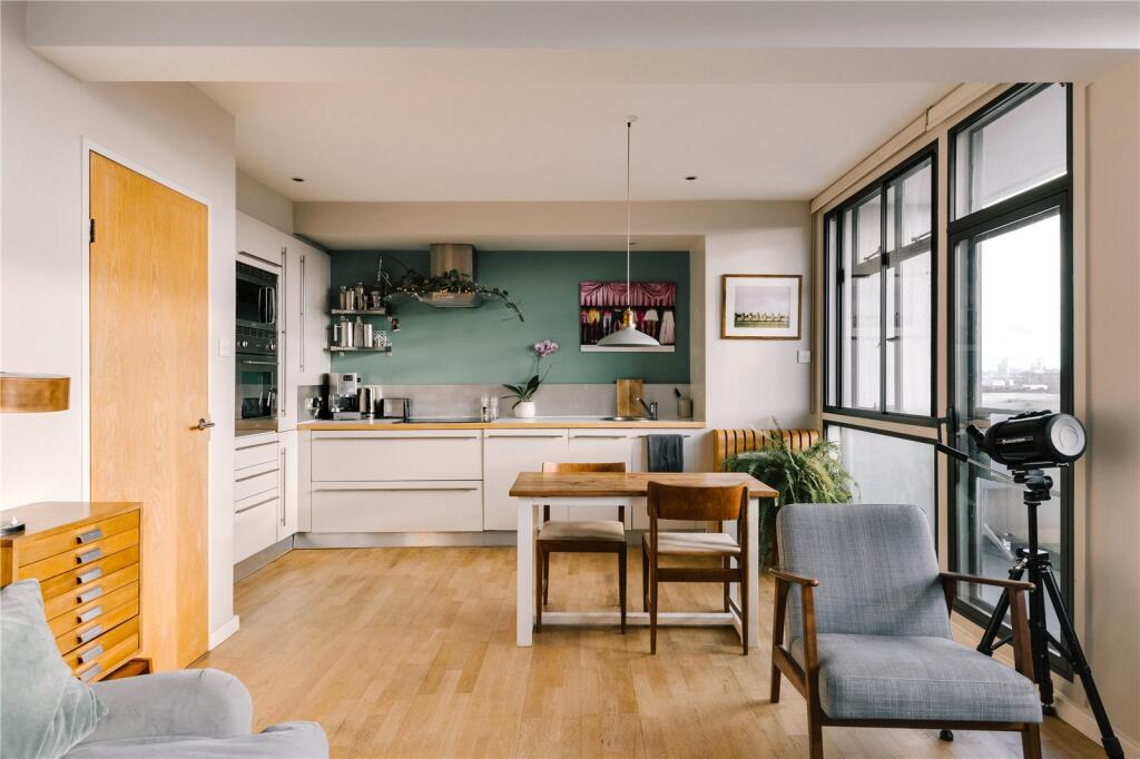 Keeling House, E2