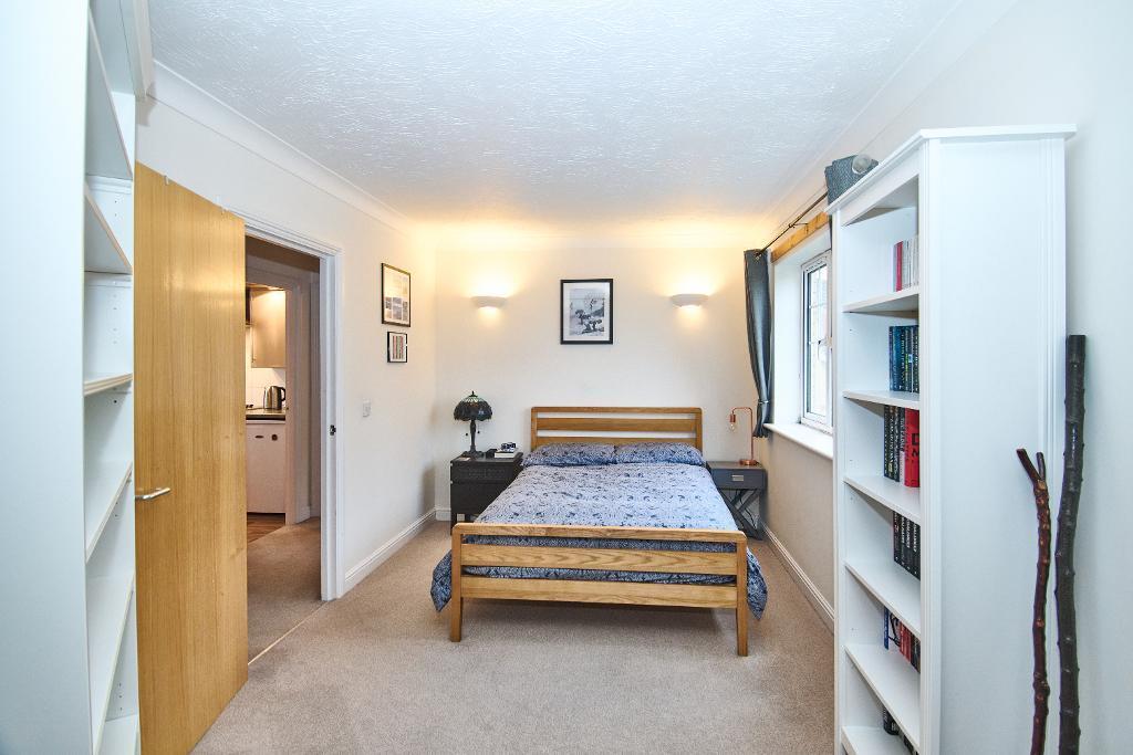 Master bedroom photo 2