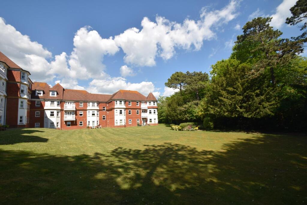 41 Eversley Court - front.JPG