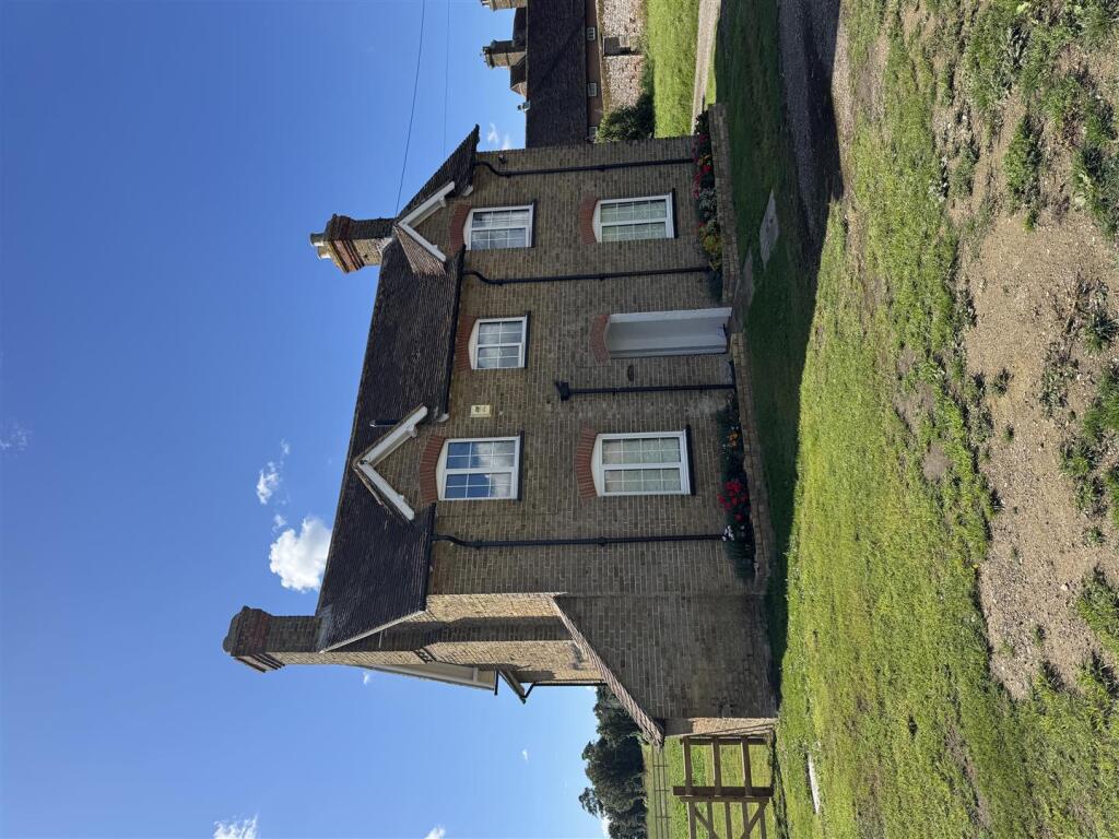 Copton Farm Cottages, Ashford Road, Sheldwich